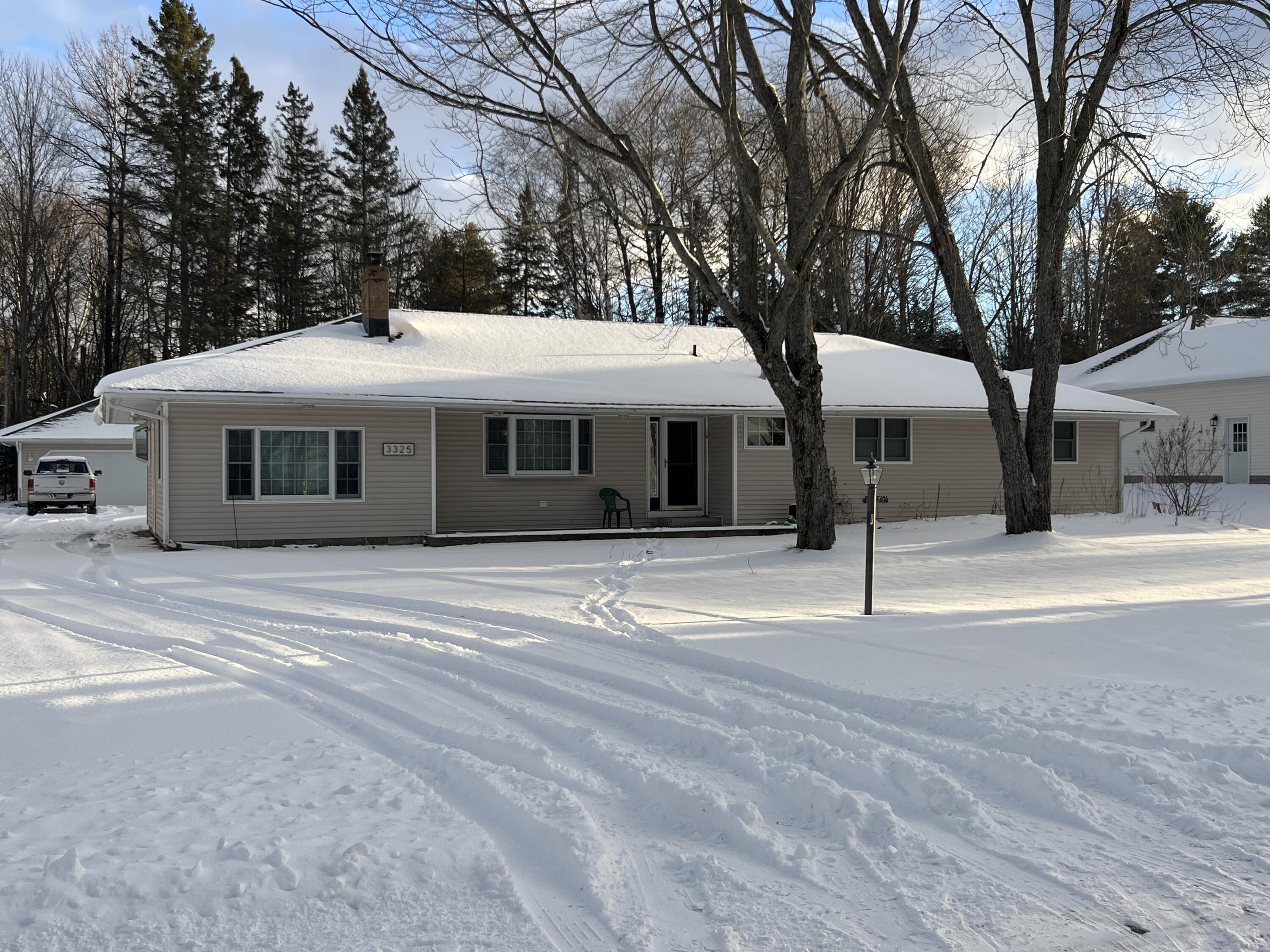 3325 Lakeshore DR, Sault Ste Marie, MI 49783 - MLS# 23-1120 ...